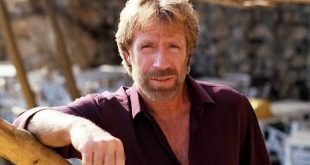 Dövüş sanatları denildiğinde dünya çapında akla gelen ilk isimlerden biri hiç kuşkusuz Chuck Norris'tir. Gerçek adı Carlos Ray Norris olan usta sanatçı, yalnızca başarılı bir karate şampiyonu değil; aynı zamanda oyuncu, yapımcı, senarist ve dövüş sanatlarının dünya genelinde yaygınlaşmasına büyük katkı sağlayan önemli bir figürdür.