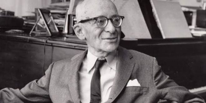 Mario Castelnuovo-Tedesco, klasik müzik ile sinema müziği arasında köprü kuran önemli sanatçılar arasında yer alır. İtalyan kökenli besteci ve piyanist, özellikle klasik gitar repertuvarına kazandırdığı yüzlerce eserle tanınırken; Hollywood'da film müziği alanında yaptığı çalışmalarla da uluslararası ün kazanmıştır.