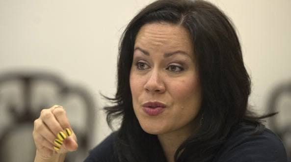 Hollywood'da hem oyunculuğu hem de yapımcılık çalışmalarıyla tanınan Shannon Lee, dövüş sanatları efsanesi Bruce Lee'nin kızı olarak dünyaya gelmiş olmasına rağmen, kariyerini yalnızca ailesinin mirası üzerine kurmayan isimlerden biridir. Oyuncu, yapımcı, iş insanı ve yazar kimliğiyle eğlence sektöründe uzun yıllardır aktif olarak çalışan Shannon Lee, aynı zamanda Bruce Lee'nin felsefesini ve kültürel mirasını gelecek nesillere aktaran en önemli isimlerden biri olarak kabul edilmektedir.