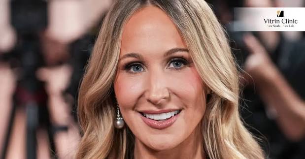 Amerikan stand-up komedisinin son yıllarda yetiştirdiği en dikkat çekici isimlerden biri olan Nikki Glaser, cesur mizah anlayışı, keskin gözlem yeteneği ve kendine özgü sahne tarzıyla uluslararası çapta geniş bir hayran kitlesi edinmiştir. Kariyerine genç yaşta başlayan Glaser, yalnızca stand-up gösterileriyle değil; televizyon programları, podcast yayınları, oyunculuk performansları ve ödül törenlerindeki sunuculuğuyla da eğlence sektörünün çok yönlü isimleri arasında yer almaktadır.