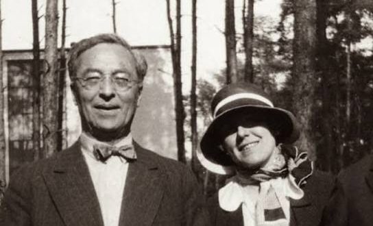 Nina Kandinsky. Sanatçı kimliği kadar koleksiyoner, arşivci ve kültürel mirasın koruyucusu olarak da tanınan Nina Kandinsky, eşi Wassily Kandinsky'nin ölümünden sonra onun eserlerinin dünya çapında tanınmasına büyük katkı sağlamıştır.