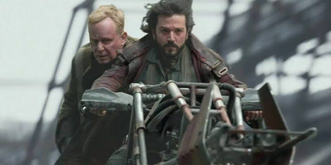 Andor, Star Wars evreninde geçen yapımlar arasında yalnızca bir yan hikâye değil, aynı zamanda serinin anlatım biçimini kökten değiştiren en başarılı projelerden biridir. 2022 yılında Disney+ platformunda izleyiciyle buluşan dizi, Tony Gilroy tarafından yaratılmış ve 2016 yapımı Rogue One: A Star Wars Story filminin öncesinde yaşanan olayları konu almıştır.