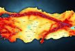 Türkiye, bulunduğu jeolojik konum nedeniyle dünyanın en aktif deprem kuşaklarından biri üzerinde yer alıyor. Kuzey Anadolu Fay Hattı, Doğu Anadolu Fay Hattı ve Batı Anadolu'daki aktif fay sistemleri nedeniyle yıl boyunca farklı büyüklüklerde binlerce deprem meydana geliyor.