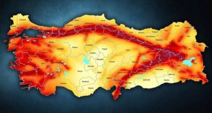 Türkiye, bulunduğu jeolojik konum nedeniyle dünyanın en aktif deprem kuşaklarından biri üzerinde yer alıyor. Kuzey Anadolu Fay Hattı, Doğu Anadolu Fay Hattı ve Batı Anadolu'daki aktif fay sistemleri nedeniyle yıl boyunca farklı büyüklüklerde binlerce deprem meydana geliyor.