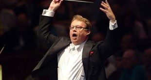 Klasik müzik dünyasında İngiliz bestecilerin eserlerine getirdiği özgün yorumlar, opera prodüksiyonlarındaki başarısı ve sayısız kayıt çalışmasıyla tanınan Richard Hickox, 20. yüzyılın sonu ile 21. yüzyılın başında uluslararası alanda adından söz ettiren önemli orkestra şeflerinden biridir.