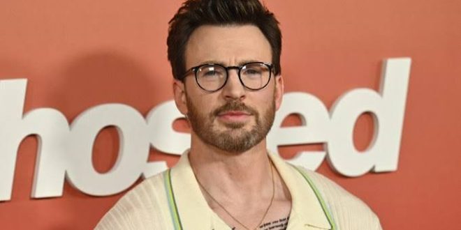 Hollywood'un en sevilen oyuncularından biri olan Chris Evans, karizmatik duruşu, başarılı oyunculuğu ve canlandırdığı unutulmaz karakterlerle dünya sinemasında önemli bir yere sahiptir. Özellikle Marvel Sinematik Evreni'nde hayat verdiği Steve Rogers (Captain America) karakteri sayesinde küresel çapta büyük bir hayran kitlesi kazanan Evans, kariyeri boyunca aksiyon, bilim kurgu, dram, polisiye ve komedi türlerinde birçok başarılı projede rol almıştır.