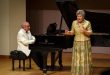 Soile Isokoski, berrak sesi, kusursuz tekniği ve zarif yorumculuğuyla uluslararası opera sahnelerinde büyük başarı elde etmiş Finli bir şarkıcıdır. Özellikle Mozart, Richard Strauss, Jean Sibelius ve Richard Wagner repertuvarındaki etkileyici performanslarıyla tanınan sanatçı, uzun yıllar boyunca Avrupa'nın ve dünyanın önde gelen opera evlerinde sahne almıştır.