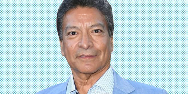 Gil Birmingham, güçlü oyunculuğu, etkileyici ekran duruşu ve özellikle Yerli Amerikalı karakterlere getirdiği derinlikli yorumlarla tanınmaktadır. Uzun yıllara yayılan kariyerinde westernlerden polisiye dizilere, fantastik yapımlardan dramatik filmlere kadar çok farklı türlerde rol alan Birmingham, özellikle The Twilight Saga, Hell or High Water, Wind River ve Yellowstone gibi yapımlarla uluslararası alanda büyük bir tanınırlık kazanmıştır.