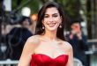 Hollywood'un en başarılı ve en çok yönlü oyuncuları arasında gösterilen Anne Hathaway, zarif oyunculuğu, güçlü sahne performansı ve farklı türlerdeki karakterleri başarıyla canlandırmasıyla dünya sinemasının önemli isimlerinden biri hâline gelmiştir. Genç yaşta Disney yapımlarıyla geniş kitlelerin dikkatini çeken Hathaway, zamanla romantik komedilerden dramatik yapımlara, müzikallerden bilim kurgu filmlerine kadar uzanan geniş bir filmografiye imza atmıştır.