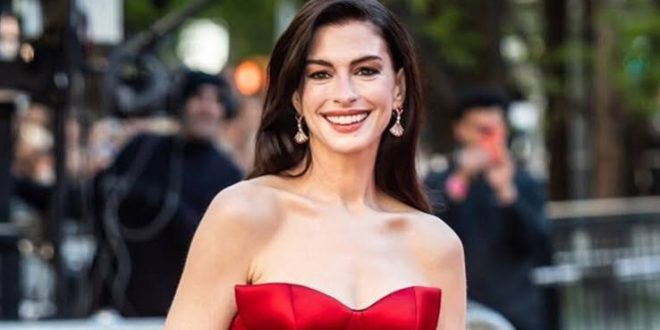 Hollywood'un en başarılı ve en çok yönlü oyuncuları arasında gösterilen Anne Hathaway, zarif oyunculuğu, güçlü sahne performansı ve farklı türlerdeki karakterleri başarıyla canlandırmasıyla dünya sinemasının önemli isimlerinden biri hâline gelmiştir. Genç yaşta Disney yapımlarıyla geniş kitlelerin dikkatini çeken Hathaway, zamanla romantik komedilerden dramatik yapımlara, müzikallerden bilim kurgu filmlerine kadar uzanan geniş bir filmografiye imza atmıştır.