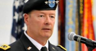 Dijital çağın en önemli güvenlik uzmanları arasında gösterilen General G. Keith Alexander, Amerika Birleşik Devletleri Ordusu'nda uzun yıllar görev yapmış emekli dört yıldızlı bir generaldir. Aynı zamanda Ulusal Güvenlik Ajansı (NSA) Direktörü ve Amerika Birleşik Devletleri Siber Komutanlığı (U.S. Cyber Command)'nın ilk komutanı olarak görev yapmasıyla tanınmaktadır.