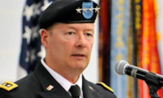 Dijital çağın en önemli güvenlik uzmanları arasında gösterilen General G. Keith Alexander, Amerika Birleşik Devletleri Ordusu'nda uzun yıllar görev yapmış emekli dört yıldızlı bir generaldir. Aynı zamanda Ulusal Güvenlik Ajansı (NSA) Direktörü ve Amerika Birleşik Devletleri Siber Komutanlığı (U.S. Cyber Command)'nın ilk komutanı olarak görev yapmasıyla tanınmaktadır.