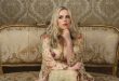 İngiliz komedi dünyasının kendine özgü mizah anlayışıyla dikkat çeken isimlerinden biri olan Roisin Conaty, stand-up komedyeni, oyuncu, senarist ve televizyon sunucusu olarak tanınmaktadır. Günlük yaşamın sıradan ayrıntılarını eğlenceli hikâyelere dönüştüren anlatım tarzı, doğaçlama yeteneği ve samimi sahne performansları sayesinde Birleşik Krallık'ın en sevilen komedyenleri arasında yer almıştır.