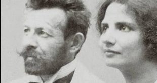 Richard Dehmel, sembolist ve natüralist şiirin önemli temsilcileri arasında kabul edilir. Güçlü lirik dili, cesur temaları ve insan ruhunu derinlemesine inceleyen şiir anlayışıyla tanınan Dehmel, yalnızca edebiyat dünyasında değil, klasik müzik tarihinde de önemli bir yere sahiptir. Şiirleri; Richard Strauss, Arnold Schoenberg, Alexander von Zemlinsky, Anton Webern ve Hans Pfitzner gibi birçok besteci tarafından lied, senfonik şiir ve koro eserlerine ilham kaynağı olmuştur.