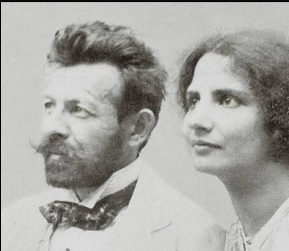 Richard Dehmel, sembolist ve natüralist şiirin önemli temsilcileri arasında kabul edilir. Güçlü lirik dili, cesur temaları ve insan ruhunu derinlemesine inceleyen şiir anlayışıyla tanınan Dehmel, yalnızca edebiyat dünyasında değil, klasik müzik tarihinde de önemli bir yere sahiptir. Şiirleri; Richard Strauss, Arnold Schoenberg, Alexander von Zemlinsky, Anton Webern ve Hans Pfitzner gibi birçok besteci tarafından lied, senfonik şiir ve koro eserlerine ilham kaynağı olmuştur.