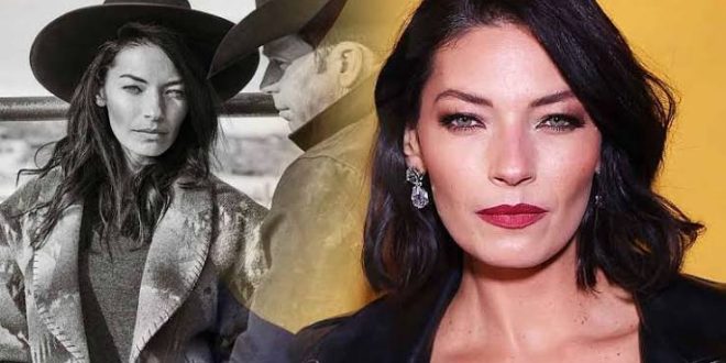 Moda ve televizyon dünyasında hem zarafeti hem de doğal oyunculuğuyla dikkat çeken isimlerden biri olan Nicole Muirbrook, kariyerine profesyonel modellik yaparak başlamış, ardından televizyon dizileri ve sinema projelerinde yer alarak adından söz ettirmeyi başarmıştır.