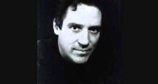 Opera dünyasında dramatik tenor repertuvarındaki başarılı yorumlarıyla tanınan David Kuebler, özellikle Alman ve Avusturya opera geleneğine ait eserlerde sergilediği güçlü performanslarla uluslararası saygınlık kazanmış Amerikalı bir opera sanatçısıdır.
