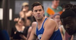 Amerikan tiyatro, televizyon ve sinema dünyasının çok yönlü isimlerinden biri olan Andrew Rannells, özellikle Broadway müzikallerindeki etkileyici performansları ve televizyon dizilerindeki başarılı oyunculuğuyla uluslararası çapta tanınmaktadır. Sahne sanatlarına çocuk yaşta adım atan Rannells, güçlü sesi, doğal oyunculuğu ve komedi yeteneği sayesinde hem tiyatro eleştirmenlerinden hem de izleyicilerden büyük beğeni kazanmıştır.