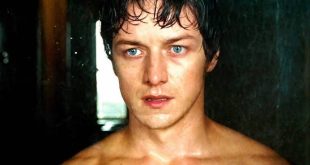 Modern sinemanın en başarılı İskoç oyuncuları arasında gösterilen James McAvoy, güçlü oyunculuk yeteneği, geniş karakter yelpazesi ve tiyatro kökenli disipliniyle uluslararası sinema dünyasında önemli bir yer edinmiştir. Romantik dramlardan psikolojik gerilim filmlerine, aksiyondan bilim kurguya kadar birçok farklı türde sergilediği etkileyici performanslarla tanınan McAvoy, özellikle X-Men serisindeki genç Profesör Charles Xavier, Atonement, Split, Glass ve The Last King of Scotland gibi yapımlarla kariyerinin zirvesine ulaşmıştır.