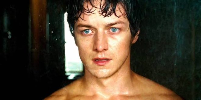 Modern sinemanın en başarılı İskoç oyuncuları arasında gösterilen James McAvoy, güçlü oyunculuk yeteneği, geniş karakter yelpazesi ve tiyatro kökenli disipliniyle uluslararası sinema dünyasında önemli bir yer edinmiştir. Romantik dramlardan psikolojik gerilim filmlerine, aksiyondan bilim kurguya kadar birçok farklı türde sergilediği etkileyici performanslarla tanınan McAvoy, özellikle X-Men serisindeki genç Profesör Charles Xavier, Atonement, Split, Glass ve The Last King of Scotland gibi yapımlarla kariyerinin zirvesine ulaşmıştır.