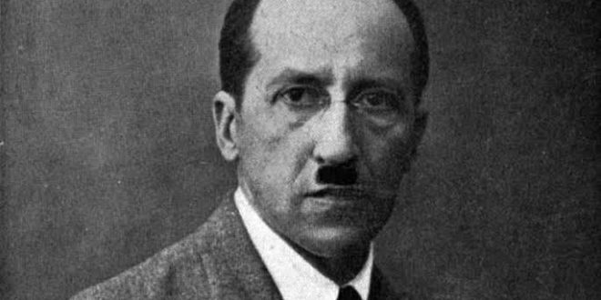 Sanat tarihinde soyut resmin gelişiminde çığır açan isimlerden biri olan Piet Mondrian, geometrik kompozisyonları, kırmızı, mavi ve sarı gibi ana renkleri temel alan eserleriyle modern sanatın en önemli temsilcileri arasında yer alır. Hollandalı ressam, yalnızca kendine özgü bir resim dili geliştirmekle kalmamış, aynı zamanda 20. yüzyıl sanatını derinden etkileyen Neoplastisizm (Yeni Plastisizm) akımının kurucularından biri olmuştur.
