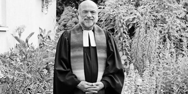 Hans Paul Meyer, Protestan kilisesinin sosyal sorumluluk anlayışını güçlendiren önemli isimlerden biri olarak kabul edilir. Papaz, teolog, eğitimci ve sosyal hizmet öncüsü kimliklerini bir arada taşıyan Meyer, özellikle İkinci Dünya Savaşı'nın ardından Alman toplumunun manevi ve ahlaki açıdan yeniden inşa edilmesine yönelik çalışmalarıyla dikkat çekmiştir.