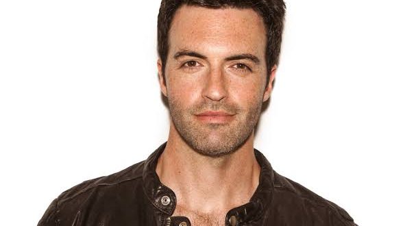 Amerikan televizyon ve sinema dünyasının başarılı karakter oyuncularından biri olan Reid Scott, komedi ve dram türlerindeki etkileyici performanslarıyla geniş bir hayran kitlesi edinmiştir. Özellikle Emmy ödüllü politik hiciv dizisi Veep'te canlandırdığı Dan Egan karakteriyle uluslararası tanınırlık kazanan Scott, kariyeri boyunca televizyon dizileri, sinema filmleri ve dijital platform projelerinde başarılı işlere imza atmıştır.