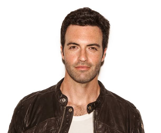 Amerikan televizyon ve sinema dünyasının başarılı karakter oyuncularından biri olan Reid Scott, komedi ve dram türlerindeki etkileyici performanslarıyla geniş bir hayran kitlesi edinmiştir. Özellikle Emmy ödüllü politik hiciv dizisi Veep'te canlandırdığı Dan Egan karakteriyle uluslararası tanınırlık kazanan Scott, kariyeri boyunca televizyon dizileri, sinema filmleri ve dijital platform projelerinde başarılı işlere imza atmıştır.