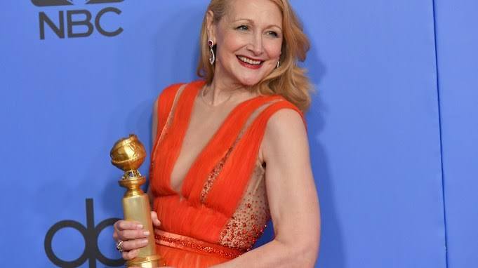 Patricia Clarkson, karakter oyunculuğundaki ustalığı, güçlü dramatik performansları ve onlarca ödüllü yapımda sergilediği başarılı oyunculuğuyla Hollywood'un en saygın isimlerinden biridir. Yaklaşık kırk yılı aşan kariyerinde bağımsız sinemadan büyük bütçeli Hollywood filmlerine, televizyon dizilerinden tiyatro sahnelerine kadar geniş bir yelpazede çalışan Clarkson, özellikle Pieces of April, The Green Mile (Yeşil Yol), Shutter Island (Zindan Adası), Good Night, and Good Luck (İyi Geceler ve İyi Şanslar) ve Sharp Objects gibi yapımlarla büyük beğeni kazanmıştır.