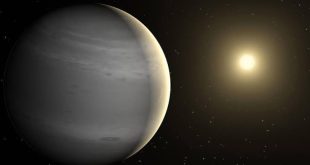 Evrenin derinliklerinde keşfedilen binlerce ötegezegen arasında bazıları, sıra dışı fiziksel özellikleri ve atmosfer yapıları sayesinde astronomların özel ilgisini çekmektedir. Bu dikkat çekici dünyalardan biri de WASP-6b, resmi adıyla Boinayel adlı gaz devi ötegezegendir. Dünya'dan yaklaşık 650 ışık yılı uzaklıkta bulunan bu gezegen, yıldızına son derece yakın yörüngesi, şişkin yapısı ve atmosferinde tespit edilen su buharı nedeniyle modern ötegezegen araştırmalarında önemli bir yere sahiptir.