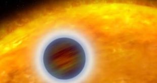 Evrenin derinliklerinde yer alan bazı yıldızlar, yalnızca fiziksel özellikleriyle değil, astronomi tarihinde oynadıkları kritik rollerle de öne çıkar. HD 209458, modern ötegezegen araştırmalarının gelişiminde dönüm noktası kabul edilen yıldızlardan biridir. Kanatlıat (Pegasus) takımyıldızında bulunan bu Güneş benzeri yıldız, etrafında dönen HD 209458 b adlı gezegen sayesinde bilim tarihine geçmiştir.