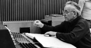 Herbert Kegel, hem orkestra şefi hem de koro yöneticisi olarak Avrupa müzik tarihine önemli katkılar sunmuş seçkin bir sanatçıdır. Özellikle Doğu Almanya döneminde yetişen en etkili Kapellmeisterlerden biri olarak kabul edilen Kegel, Johann Sebastian Bach'tan Gustav Mahler'e, Arnold Schoenberg'den Dmitri Şostakoviç'e kadar uzanan geniş repertuvarıyla uluslararası saygınlık kazanmıştır.
