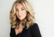 İngiliz televizyon, tiyatro ve sinema dünyasının tanınan isimlerinden biri olan Tracy-Ann Oberman, güçlü oyunculuk performansı, etkileyici sahne duruşu ve çok yönlü kariyeriyle uzun yıllardır sanat dünyasında önemli bir yer edinmiştir. Özellikle televizyon dizilerinde canlandırdığı unutulmaz karakterlerle geniş kitleler tarafından tanınan Oberman, aynı zamanda tiyatro sahnelerindeki başarısı, radyo projeleri, senaristlik çalışmaları ve sosyal konulara duyarlılığıyla da dikkat çekmektedir.