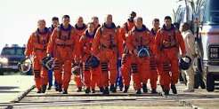 1998 yılında vizyona giren Armageddon, felaket filmleri denildiğinde akla gelen ilk yapımlardan biri olmayı başarmıştır. Yönetmen koltuğunda Michael Bay'in oturduğu film, yüksek tempolu aksiyonu, görkemli görsel efektleri ve duygusal hikâyesiyle yıllar boyunca popülerliğini korumuştur.