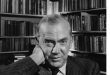 Graham Greene, 20. yüzyıl İngiliz edebiyatının en önemli romancılarından, gazetecilerinden ve senaristlerinden biridir. Polisiye, politik roman, casusluk, psikolojik gerilim ve dini sorgulama gibi farklı türleri aynı edebi yapı içerisinde buluşturması, onu çağdaş edebiyatın özgün isimlerinden biri haline getirmiştir. Greene'in romanlarında yalnızca olay örgüsü değil; ahlak, inanç, suçluluk, vicdan, siyasi çatışmalar, ihanet ve insanın kendi içindeki çelişkiler de önemli bir yer tutar.