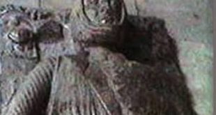 Eva Marshal, 13. yüzyıl İngiltere ve Galler tarihinde önemli bir yere sahip olan Anglo-Norman soylu kadınlardan biridir. Güçlü Marshal ailesinin mensubu olan Eva, ünlü asker ve devlet adamı William Marshal, 1. Pembroke Kontu ile Isabel de Clare, Pembroke Kontesi'nin kızıdır. Soylu bir ailede dünyaya gelen Eva, dönemin en etkili aristokrat hanedanlarından biriyle bağlantılı olması sayesinde yalnızca ailesinin değil, İngiltere ile Galler arasındaki siyasi ilişkilerin de önemli bir parçası hâline gelmiştir.