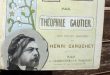 Henri Caruchet, 19. yüzyılın sonları ile 20. yüzyılın ilk yarısında Fransa'nın sanat ve edebiyat çevrelerinde faaliyet gösteren ressam, illüstratör, suluboya sanatçısı, tasarımcı ve şairdir. Özellikle Art Nouveau döneminin kitap süsleme ve illüstrasyon anlayışına yaptığı katkılarla tanınan sanatçı, edebî eserleri görsel bir dünyaya dönüştürmedeki yeteneğiyle öne çıkmıştır.