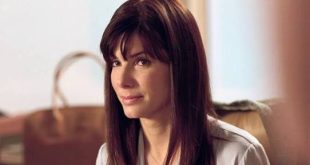 Sandra Bullock, Hollywood'un en tanınmış ve en başarılı kadın oyuncularından biri olarak sinema tarihine adını yazdırmış Amerikalı oyuncu ve yapımcıdır. Komedi, romantik komedi, dram, aksiyon ve bilimkurgu gibi birbirinden farklı türlerde rol alan Bullock, hem gişe başarısı yüksek filmleri hem de oyunculuk performanslarıyla uzun yıllar boyunca dünya sinemasının önde gelen yıldızları arasında yer almıştır.