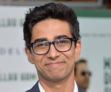 Suraj Sharma, özellikle Pi'nin Yaşamı (Life of Pi) filmindeki Pi Patel performansıyla dünya çapında tanınan Hint asıllı oyuncudur. 21 Mart 1993 tarihinde Yeni Delhi'de doğan Sharma, sinema kariyerine profesyonel oyunculuk eğitimi almadan başlamasına rağmen ilk filmiyle uluslararası ölçekte büyük bir başarı elde etmiştir.