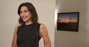 Amerikalı oyuncu Ashley Reyes, son yıllarda televizyon dünyasında adını daha geniş kitlelere duyuran yetenekli oyunculardan biridir. Özellikle The CW ekranlarında yayınlanan Walker dizisinde canlandırdığı Cassie Perez karakteriyle tanınan Reyes, oyunculuk kariyerini yalnızca televizyon dizileriyle sınırlamayan çok yönlü bir sanatçıdır.