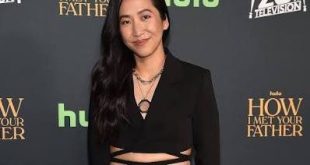 Amerikalı komedyen ve oyuncu Tien Tran, özellikle televizyon komedisi alanındaki başarılı çalışmalarıyla tanınan çok yönlü sanatçılardan biridir. Sahne komedisi, oyunculuk, senaristlik ve seslendirme gibi farklı alanlarda üretim yapan Tran, kariyerinin önemli bölümünü doğaçlama ve skeç komedisi geleneği içerisinde şekillendirmiştir. Geniş izleyici kitlesinin dikkatini ise How I Met Your Father dizisinde canlandırdığı Ellen Gilbert karakteriyle çekmiştir.