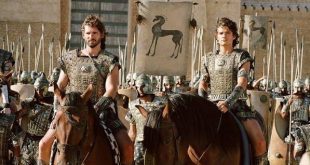 Truva (Troy), 2004 yılında sinemalarda gösterime giren ve antik dünyanın en ünlü savaş anlatılarından Truva Savaşı'nı Hollywood'un görkemli sinema anlayışıyla yeniden yorumlayan epik bir yapımdır. Yönetmen koltuğunda Wolfgang Petersen'in oturduğu filmin senaryosu David Benioff tarafından yazılmıştır. Başrollerde ise Brad Pitt, Eric Bana, Orlando Bloom, Diane Kruger, Peter O'Toole, Sean Bean, Brian Cox ve Brendan Gleeson gibi tanınmış oyuncular yer alır.