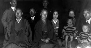 Osamu Tezuka'nın babası kimdir? Japon manga tarihinin en önemli isimlerinden biri olan Osamu Tezuka'nın ailesi, sanatçının çocukluğu ve kişiliğinin şekillenmesinde önemli bir yere sahiptir. Tezuka, manga sanatını dönüştüren ve anime sektörünün gelişimine büyük katkı sağlayan bir sanatçı olarak tanınırken, ailesinin onun üzerindeki etkisi daha az bilinir.