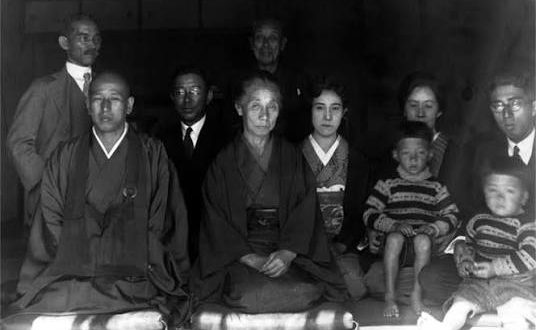 Osamu Tezuka'nın babası kimdir? Japon manga tarihinin en önemli isimlerinden biri olan Osamu Tezuka'nın ailesi, sanatçının çocukluğu ve kişiliğinin şekillenmesinde önemli bir yere sahiptir. Tezuka, manga sanatını dönüştüren ve anime sektörünün gelişimine büyük katkı sağlayan bir sanatçı olarak tanınırken, ailesinin onun üzerindeki etkisi daha az bilinir.