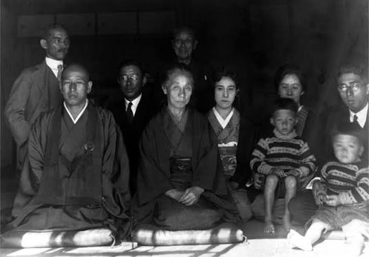 Osamu Tezuka'nın babası kimdir? Japon manga tarihinin en önemli isimlerinden biri olan Osamu Tezuka'nın ailesi, sanatçının çocukluğu ve kişiliğinin şekillenmesinde önemli bir yere sahiptir. Tezuka, manga sanatını dönüştüren ve anime sektörünün gelişimine büyük katkı sağlayan bir sanatçı olarak tanınırken, ailesinin onun üzerindeki etkisi daha az bilinir.