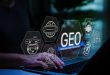 Türkçeye “Üretken Motor Optimizasyonu” veya “Üretken Yapay Zekâ Motoru Optimizasyonu” şeklinde çevrilebilen GEO, içeriklerin yapay zekâ destekli arama ve yanıt sistemleri tarafından daha kolay bulunmasını, anlaşılmasını, güvenilir bir kaynak olarak değerlendirilmesini ve yanıtlar içerisinde kullanılmasını hedefleyen optimizasyon yaklaşımıdır.