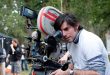 Hollywood'da bazı yönetmenler belirli bir türle özdeşleşirken bazıları kariyerleri boyunca farklı sinema alanlarını deneyerek kendilerine özgü bir yol oluşturur. Chris Weitz ikinci gruba dahil olan, komediyle başladığı kariyerini fantastik sinema, gençlik filmleri, dram, tarihsel gerilim ve büyük bütçeli Hollywood projeleriyle genişleten çok yönlü bir sinemacıdır.