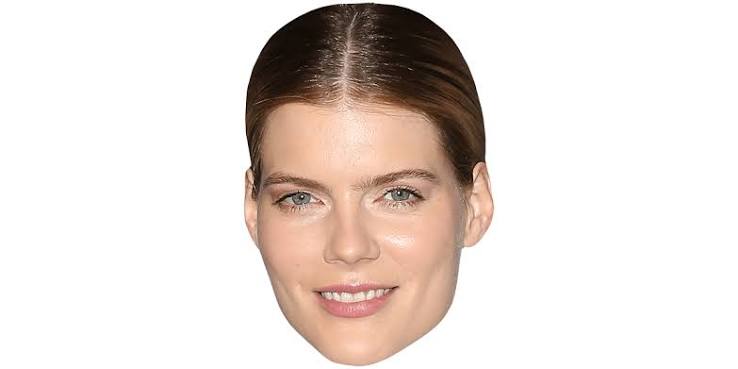 Emma Greenwell, İngiliz-Amerikalı oyuncu kimliğiyle tanınan ve özellikle televizyon dizilerindeki güçlü performanslarıyla dikkat çeken başarılı bir sanatçıdır. Geniş kitleler tarafından en çok Shameless dizisindeki Mandy Milkovich karakteriyle tanınan Greenwell, bu rolün ardından The Path, Love & Friendship, Pride and Prejudice and Zombies, Ransom ve The Rook gibi farklı türlerdeki yapımlarda yer almıştır.