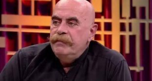 Türk sinemasında kendine özgü anlatım diliyle öne çıkan isimlerden biri olan Ezel Akay, yönetmenliğin yanı sıra senaristlik, yapımcılık ve oyunculuk alanlarında da çalışmalar gerçekleştirmiş çok yönlü bir sanatçıdır. Geleneksel anlatı biçimleriyle modern sinema estetiğini bir araya getiren Akay, özellikle Neredesin Firuze?, Hacivat Karagöz Neden Öldürüldü? ve 7 Kocalı Hürmüz gibi filmleriyle geniş izleyici kitlelerinin dikkatini çekmiştir.