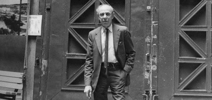 Frank Oppenheimer, Amerikalı fizikçi, öğretmen, bilim eğitimcisi ve müze kurucusu olarak tanınan önemli bir bilim insanıdır. Adı çoğu zaman ağabeyi J. Robert Oppenheimer ile birlikte anılsa da Frank Oppenheimer'ın bilim tarihindeki yeri yalnızca ünlü fizikçinin kardeşi olmasından ibaret değildir.